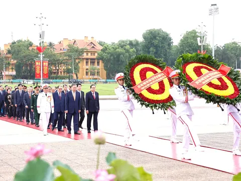 Lãnh đạo Đảng, Nhà nước vào Lăng viếng Chủ tịch Hồ Chí Minh nhân kỷ niệm 136 năm Ngày sinh của Người