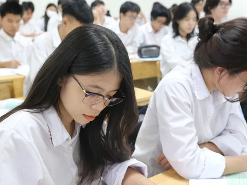 Chuyên gia trao đổi về bỏ thi lớp 10: Giảm áp lực nhưng vẫn đảm bảo công bằng