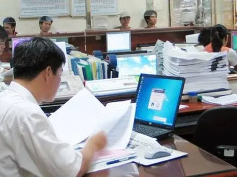 Thời gian làm hợp đồng có được tính để tiếp nhận công chức không?