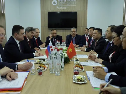 Phó Thủ tướng Thường trực Phạm Gia Túc làm việc với Phó Thủ tướng Nga Alexander Novak