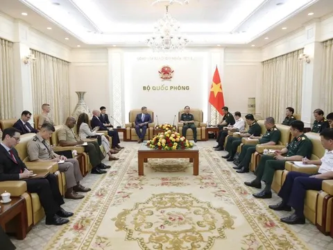 Đại tướng Phan Văn Giang tiếp Quyền Bộ trưởng Bộ Hải quân Hoa Kỳ