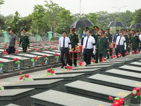 Phó Thủ tướng Thường trực Phạm Gia Túc dự Lễ viếng, truy điệu và an táng hài cốt liệt sĩ tại Tây Ninh