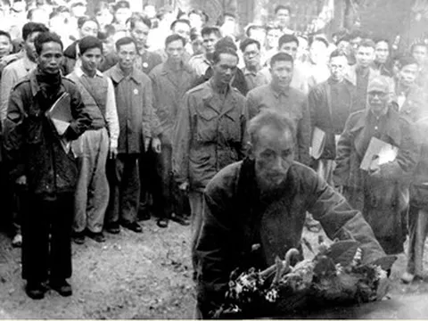Chủ tịch Hồ Chí Minh với thương binh, liệt sĩ và người có công với cách mạng