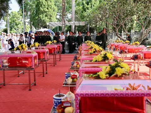 Xúc động lễ viếng, lễ truy điệu và an táng 34 hài cốt liệt sĩ tại Nghĩa trang Liệt sĩ Vị Xuyên