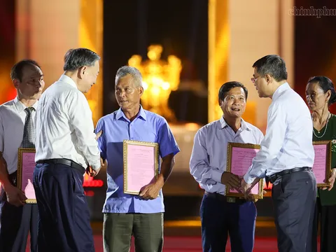 Tổng Bí thư, Chủ tịch nước Tô Lâm dự Cầu truyền hình ‘Sao sáng dẫn đường’