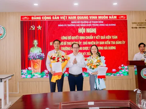Công bố chuẩn y Bí thư, Phó Bí thư Đảng ủy Trường Cao đẳng Dược Trung ương Hải Dương