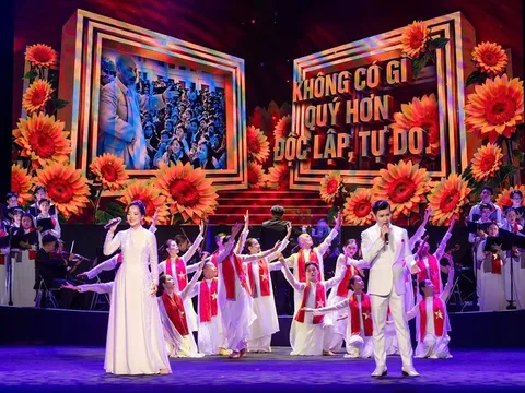 Chủ động ngăn ngừa suy thoái, phát triển bền vững công nghiệp văn hóa: Coi trọng giải quyết các mối quan hệ nội tại