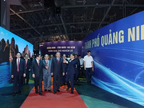 Tổng Bí thư, Chủ tịch nước trao Nghị quyết của Quốc hội về thành lập thành phố Quảng Ninh
