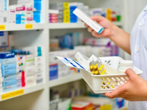 Thủ tướng Lê Minh Hưng: Kiểm soát chặt giá từ gốc với thuốc, thiết bị y tế và cương quyết loại bỏ mọi chi phí trung gian