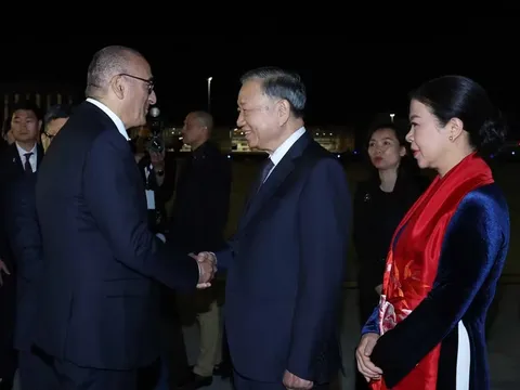 Tổng Bí thư, Chủ tịch nước Tô Lâm đến Paris bắt đầu thăm chính thức Cộng hòa Pháp và dự Hội nghị Thượng đỉnh Không gian vũ trụ
