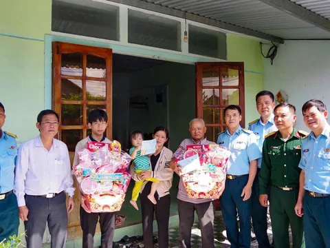 Nghĩa tình quân – dân trong gian khó