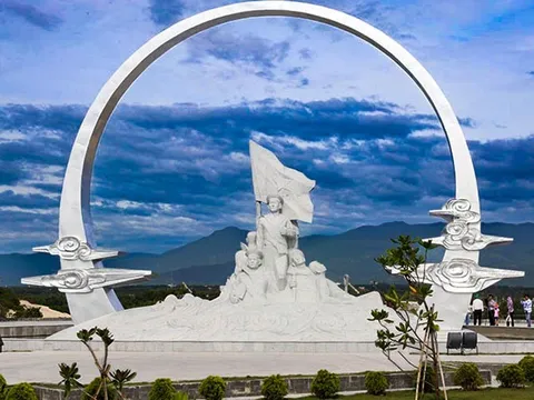 38 năm vang vọng một tượng đài