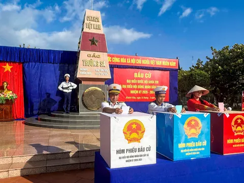 Cử tri Trường Sa cùng cử tri cả nước tham gia “Ngày hội non sông”