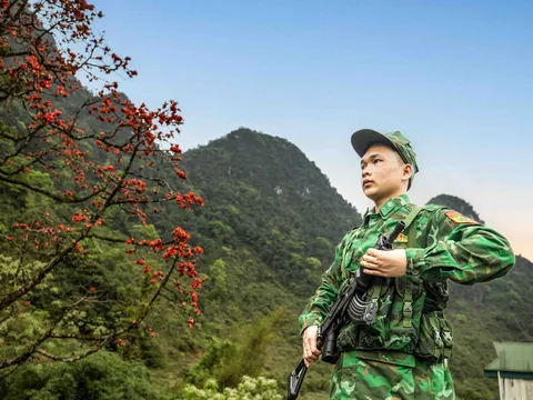 Dấu chân bám đá, lòng dân giữ làng