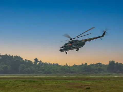 Những vòng bay giữa trưa