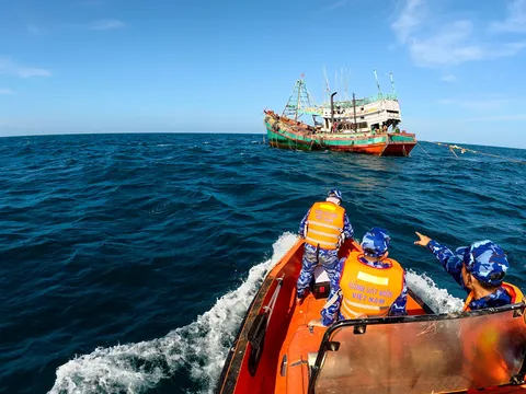 Nghiêm minh chấp pháp, làm điểm tựa cho ngư dân vươn khơi
