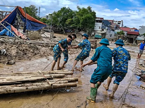 Bộ đội Trạm Ra đa 59 sát cánh cùng nhân dân vượt gian khó sau bão số 4
