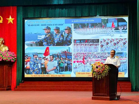 Hàng ngàn học sinh vùng cao nghe lính Đặc công Hải quân kể chuyện biển đảo