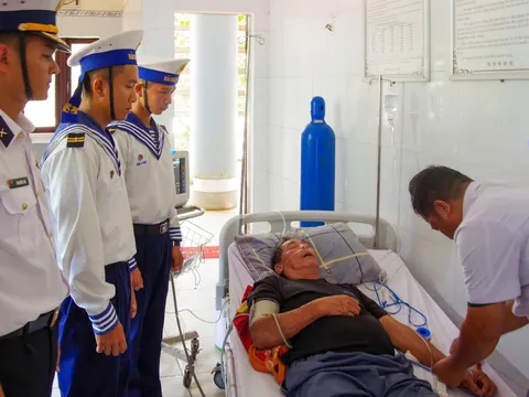 Bệnh xá đảo Trường Sa cấp cứu kịp thời ngư dân trên biển