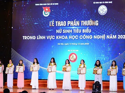 Nữ sinh vượt lên số phận khiếm khuyết để tỏa sáng theo cách của riêng mình