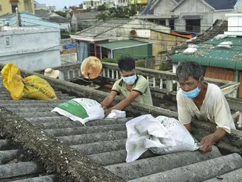 Miền Trung sơ tán hàng nghìn dân ứng phó với bão Rai