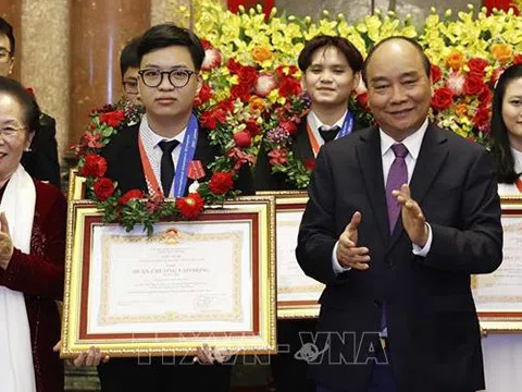 Chủ tịch nước trao Huân chương Lao động tặng học sinh đoạt giải Olympic và Khoa học kỹ thuật quốc tế