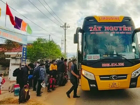 Về bản làng tuyển công nhân