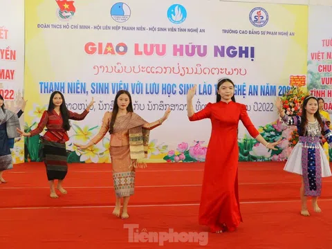 Ấm áp tết cổ truyền Bunpimay của lưu học sinh Lào tại Nghệ An