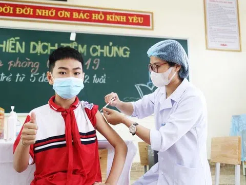 Phụ huynh cần làm gì khi đưa trẻ đi tiêm vaccine COVID-19?