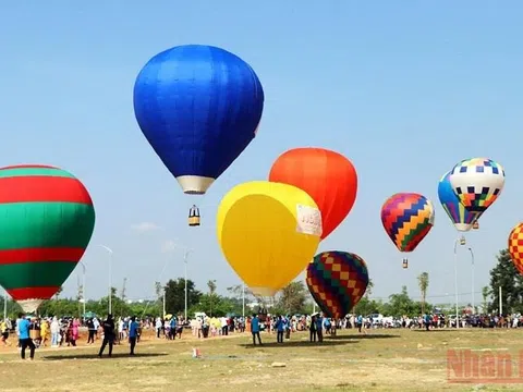 Kon Tum lần đầu tiên tổ chức lễ hội bay khinh khí cầu