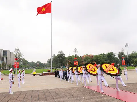 Lãnh đạo Đảng, Nhà nước viếng Chủ tịch Hồ Chí Minh nhân 47 năm Ngày thống nhất đất nước