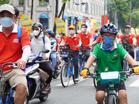 TP Hồ Chí Minh: Diễu hành nhân kỷ niệm 47 năm ngày Giải phóng miền Nam