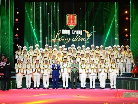 Chủ tịch nước Nguyễn Xuân Phúc dự giao lưu, tôn vinh trưởng công an xã tiêu biểu