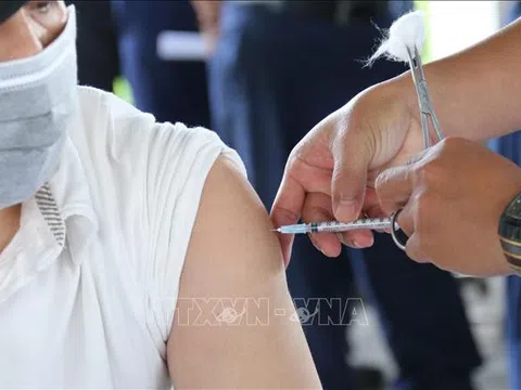 Thủ tướng Chính phủ chỉ đạo đẩy nhanh tiêm vaccine phòng COVID-19 mũi 3, mũi 4