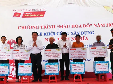 Trưởng Ban Tuyên giáo Trung ương tặng nhà tình nghĩa tại Bình Phước