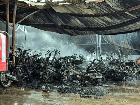 Hỏa hoạn tại nhà để xe của công ty may ở Nam Định, thiêu rụi hơn 200 xe máy
