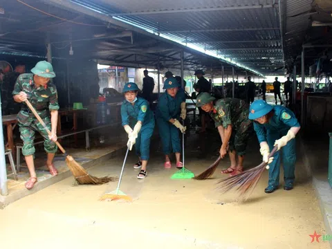 Những “bóng hồng” xung kích nơi tâm lũ