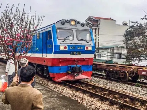 Tết Quý Mão 2023, ai được miễn, giảm giá vé tàu?