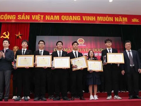 Tuyên dương 33 học sinh đoạt giải Olympic và Khoa học kỹ thuật quốc tế