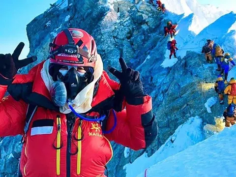 Luật sư 8X là người phụ nữ Việt Nam đầu tiên chinh phục Everest