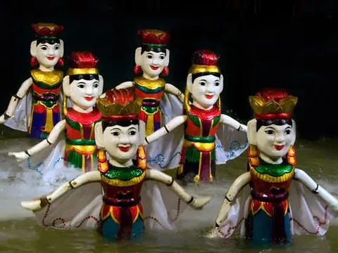 Gửi hồn Việt vào những con rối nước