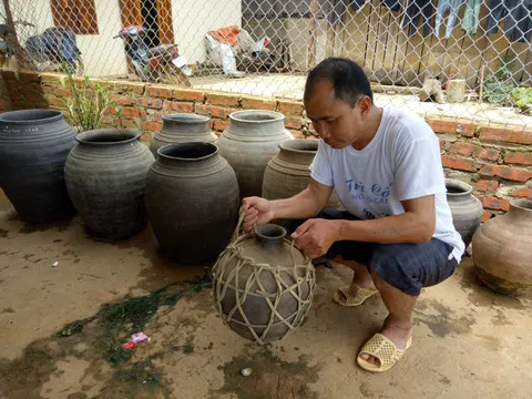 Độc đáo nghề làm gốm ở xã miền núi Mường Chanh