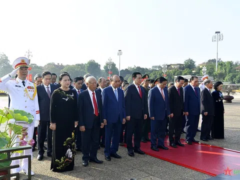 Lãnh đạo Đảng, Nhà nước, Quân đội vào Lăng viếng Chủ tịch Hồ Chí Minh