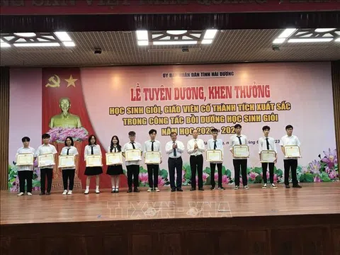 Hải Dương: Tuyên dương, khen thưởng học sinh giỏi, giáo viên có thành tích xuất sắc