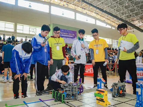 Khởi động Chương trình “A Year of Robotics 2024” và Giải vô địch Quốc gia VEX Robotics 2024