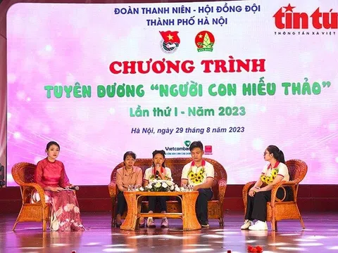 Tuyên dương những ‘đoá hoa thơm’ hiếu thảo trong mùa Vu lan