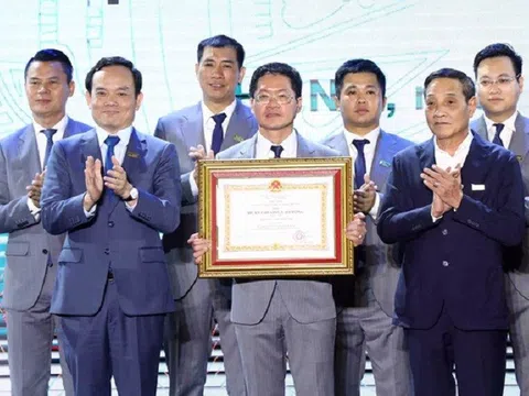 Hội Doanh nghiệp trẻ Hà Nội vinh dự đón nhận Huân chương Lao động hạng Nhì