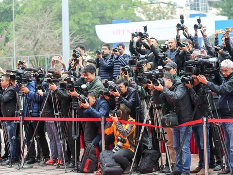 Vai trò của báo chí trong cuộc đấu tranh phòng, chống tham nhũng, tiêu cực ở Việt Nam hiện nay