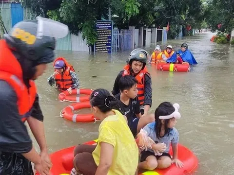 Mưa lớn kéo dài, học sinh Đà Nẵng tiếp tục nghỉ học