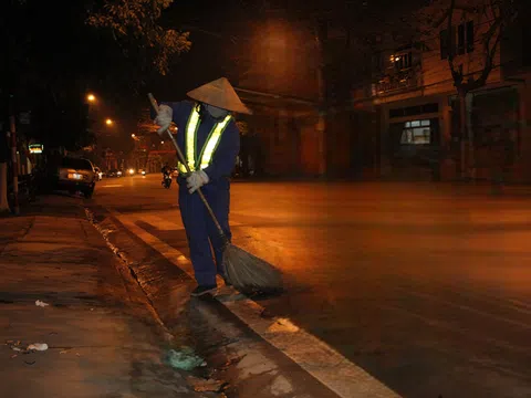 Những bông hoa lặng thầm làm đẹp cho thành phố